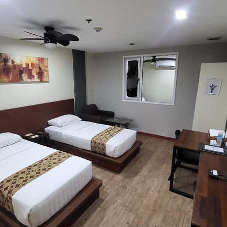Dg Grami Hotel Paranaque City Exterior foto